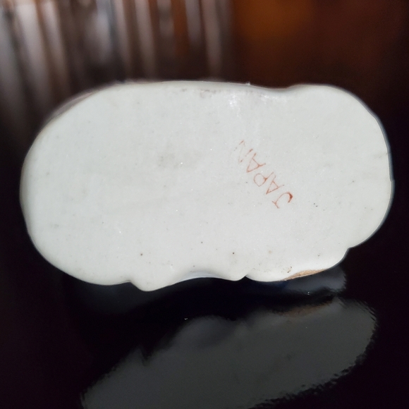 Vntg White Gold Gilt Netherlands 🇳🇱 Girl Goose and Basket Porcelain Toothpick - Picture 3 of 8